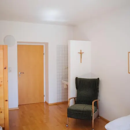 Kreuzschwestern Hall فندق مبيت وإفطار *