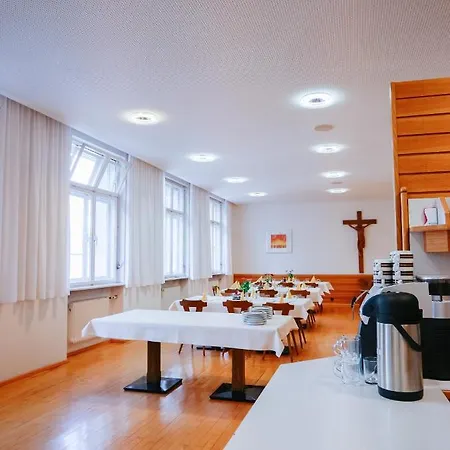 Bed & Breakfast Kreuzschwestern Hall *