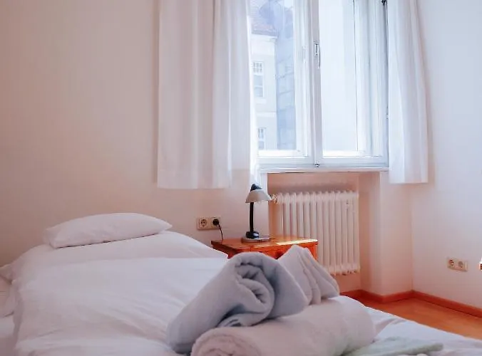 Kreuzschwestern Hall לינה וארוחת בוקר הל אין טירול