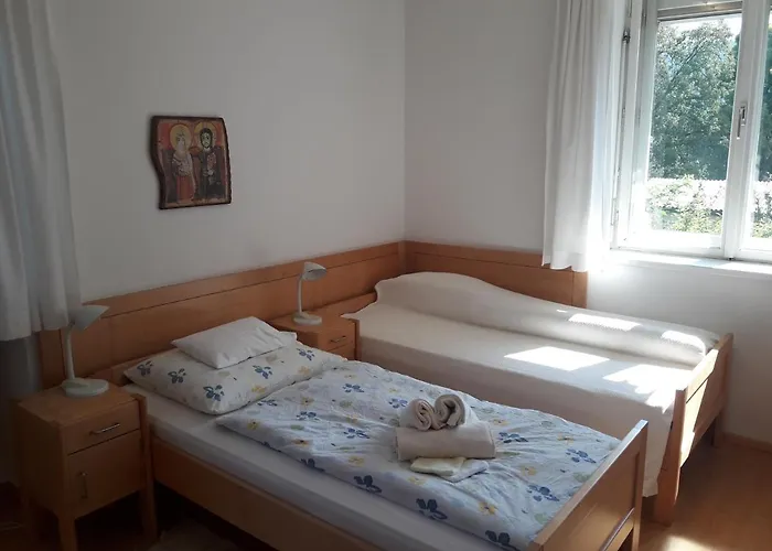 לינה וארוחת בוקר Kreuzschwestern Hall הל אין טירול