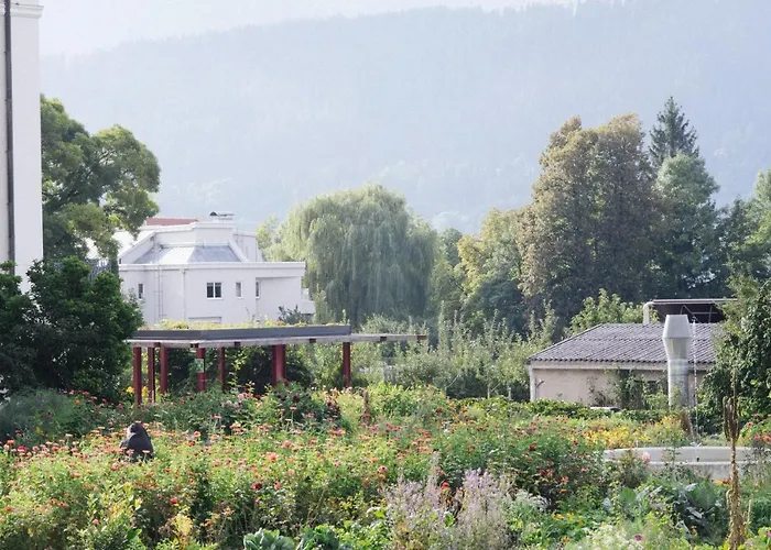 Kreuzschwestern Hall * הל אין טירול