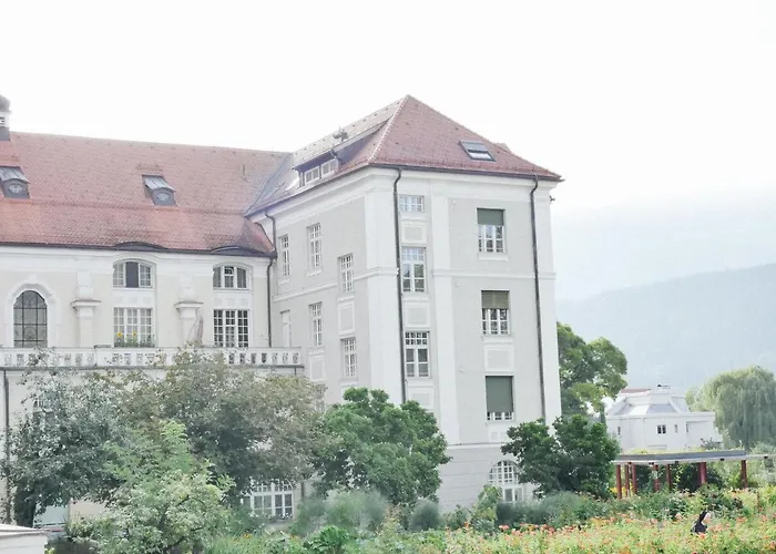 Kreuzschwestern Hall לינה וארוחת בוקר *