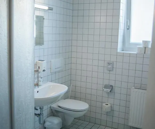 לינה וארוחת בוקר Kreuzschwestern Hall הל אין טירול