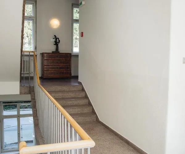 לינה וארוחת בוקר Kreuzschwestern Hall