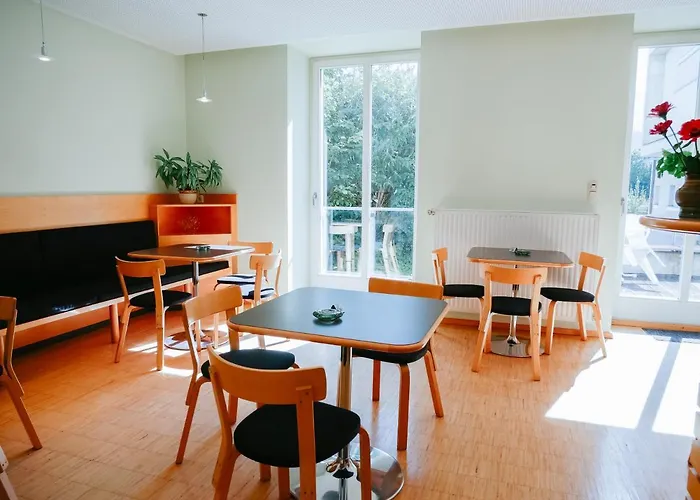 לינה וארוחת בוקר Kreuzschwestern Hall *