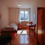 Kreuzschwestern Hall * Халль в Триоле