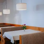 Kreuzschwestern Hall Отель типа 