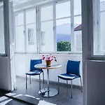 Kreuzschwestern Hall * Халль в Триоле