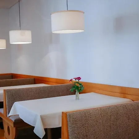 Kreuzschwestern Hall Couette-café *