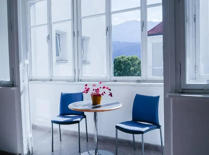 Kreuzschwestern Hall * Hall in Tirol