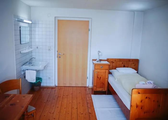 Kreuzschwestern Hall Bed & Breakfast Hall in Tirol