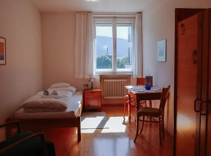 Kreuzschwestern Hall * Hall in Tirol