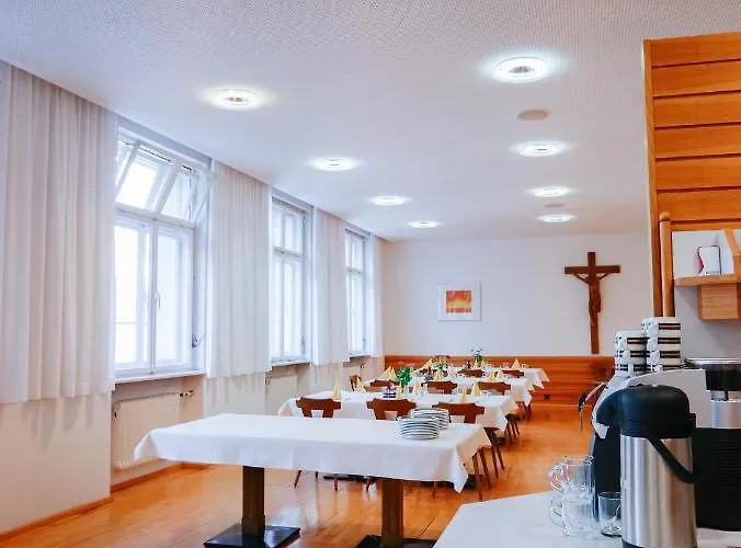 Alojamento de Acomodação e Pequeno-almoço Kreuzschwestern Hall *